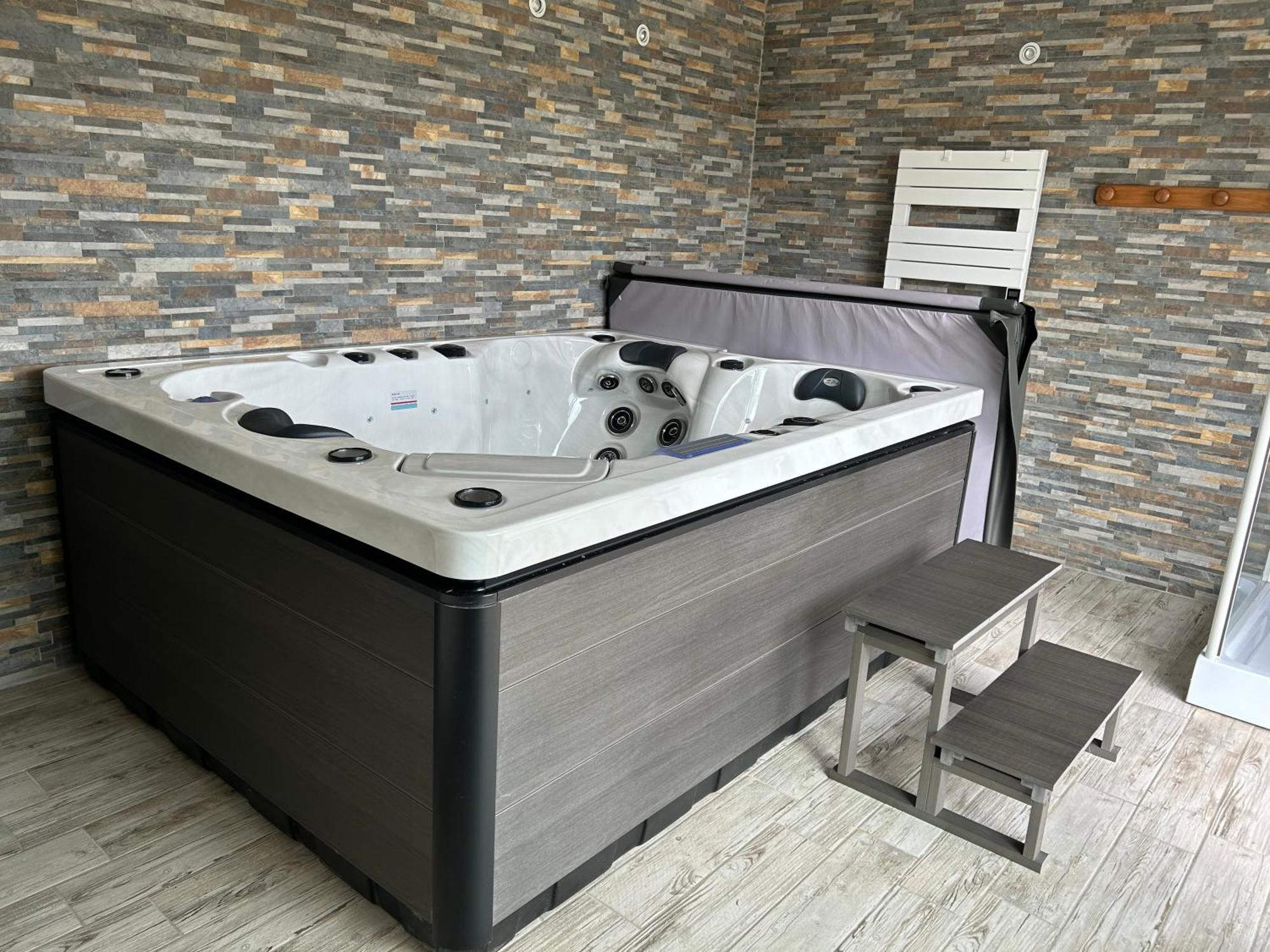 Le Domaine Du Bez Gite De Michel Piscine Sauna Hammam Spa Saint-Laurent-dʼOlt 외부 사진